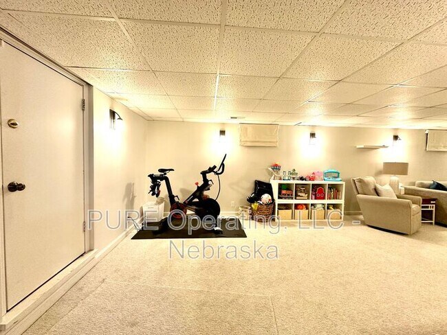 Building Photo - 4928 Happy Hollow Blvd