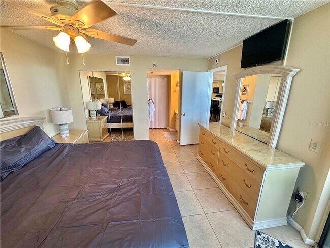 Building Photo - 6009 Sea Ranch Dr