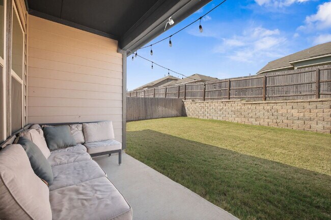 Building Photo - 3/2 Available Now in Converse - 1 MONTH FREE