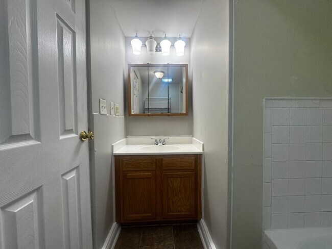 Building Photo - 313 S Birchlane Dr