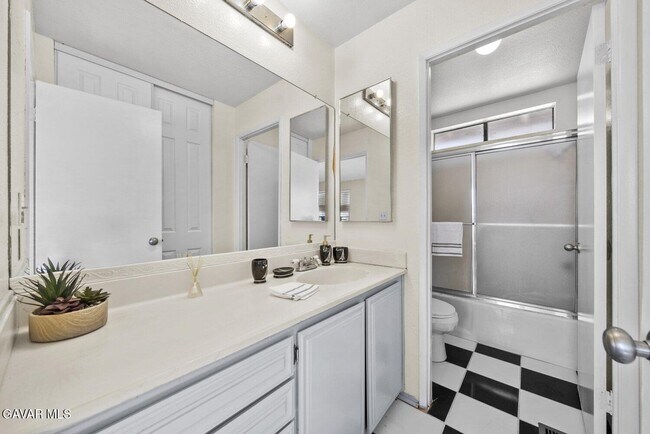 Building Photo - 1858 Park Cir Dr