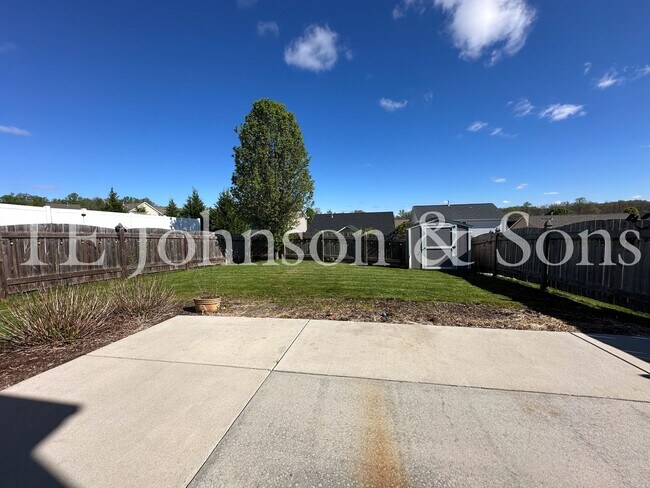 Building Photo - Spacious 4 Bedroom Home with Fenced Yard & Two Car Garage in Clemmons