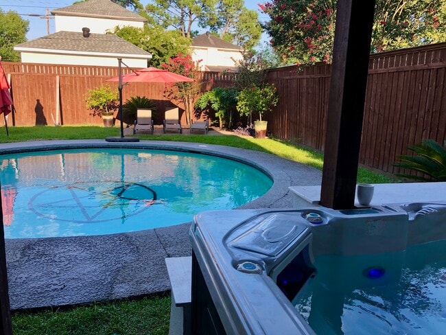 Pool and Hot Tub - 5869 Colbert St