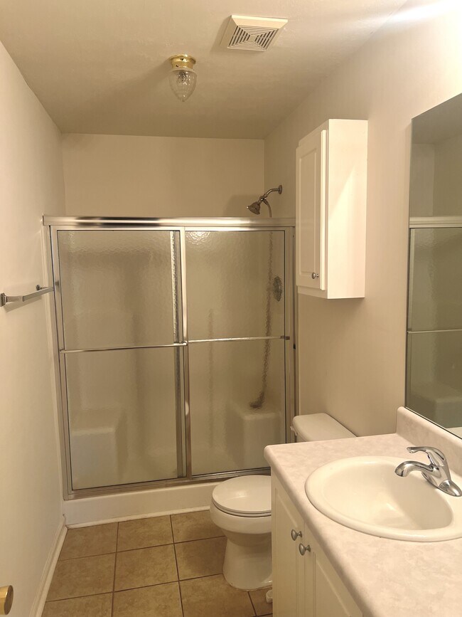 Building Photo - 107 Larkspur Ln