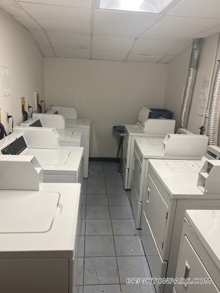 Building Photo - 17 Cummings Rd