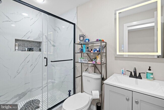 Building Photo - 2234 Master St