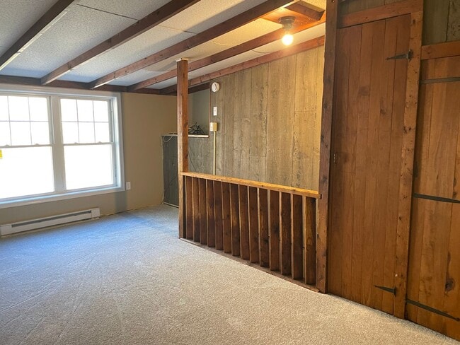 Building Photo - Newly Updated 4 Bedroom 1 Bathroom Townhom...