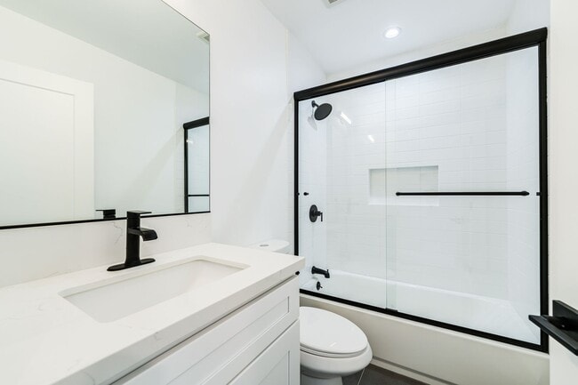 Building Photo - 7020 Schroll St