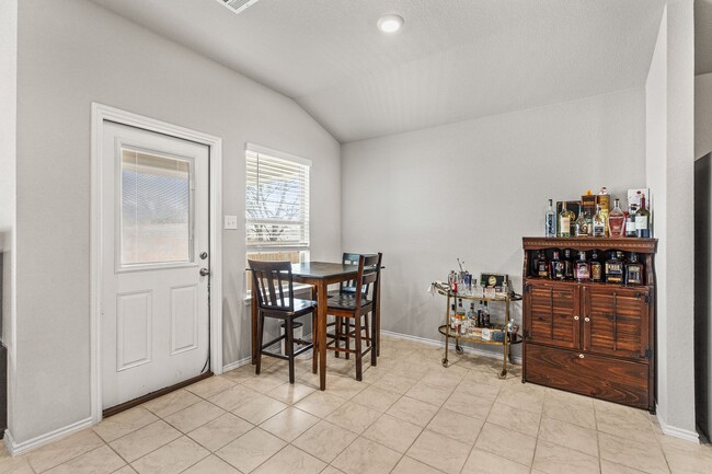 Building Photo - 4906 Karen Grn Dr