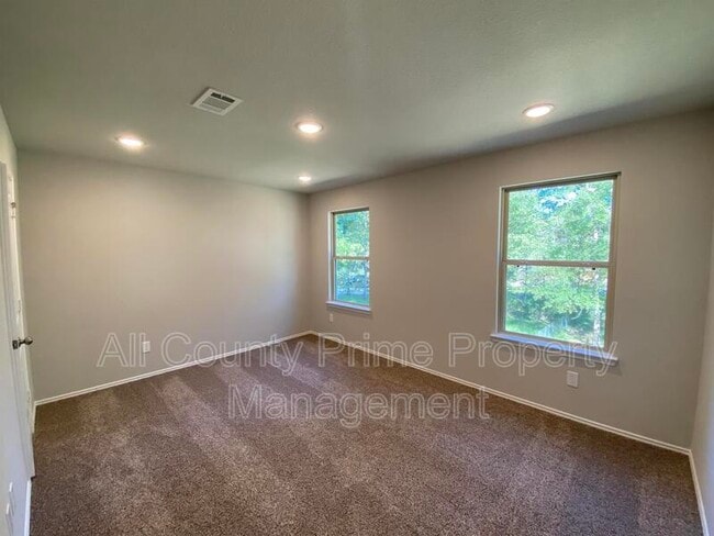 Building Photo - 15860 Pecan Dr