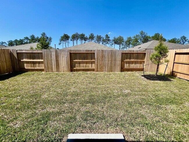 Building Photo - 3027 Mallorca Dr