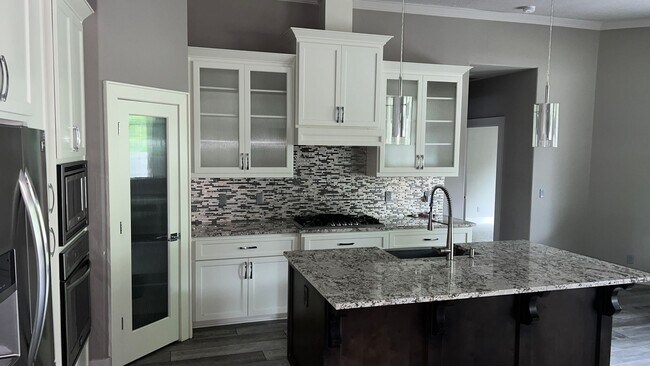 Building Photo - VIDEOTOUR: Executive-Style Custom Home, Incredible Quality! PETS WELCOME