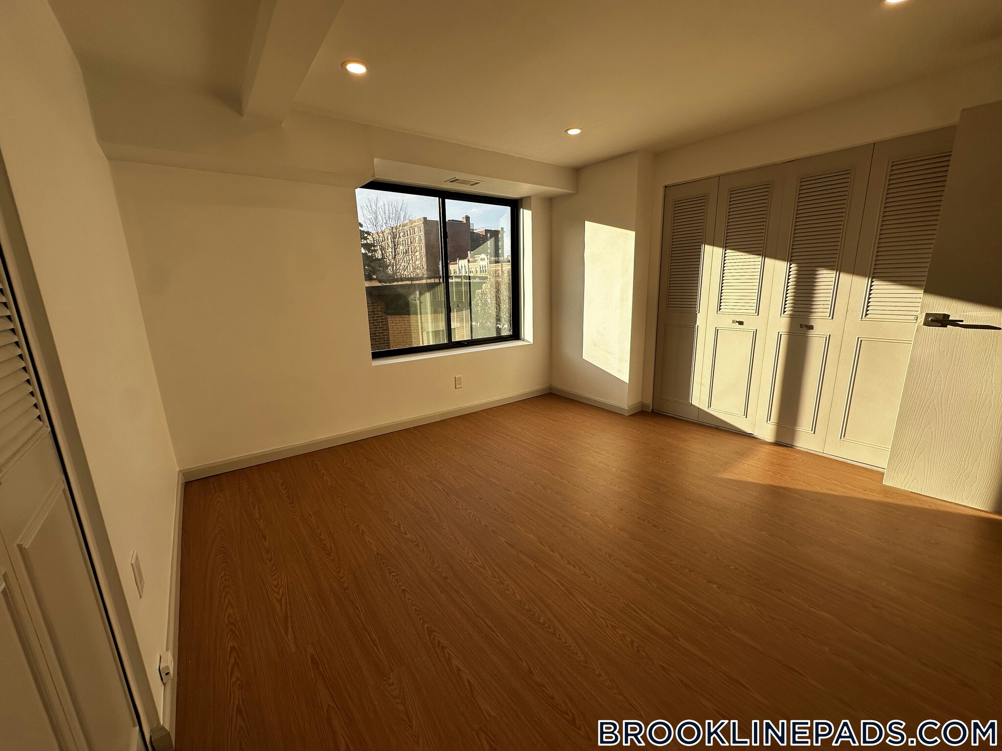 Building Photo - 1243 Beacon St