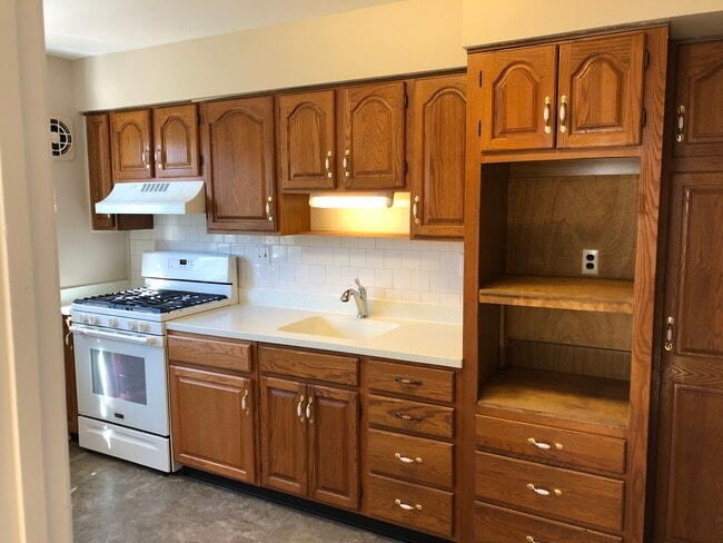 Building Photo - $2,250 / 3br - 1600ft2 - Recently Renovated Single Family Home   ** BALTIMORE COUNTY **