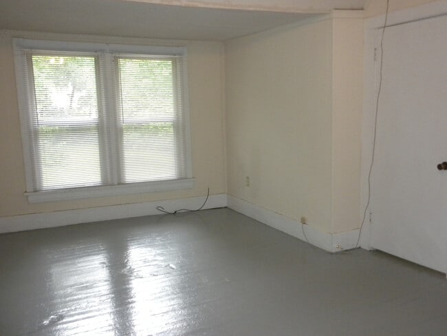 Building Photo - 1409 Hinkson Ave