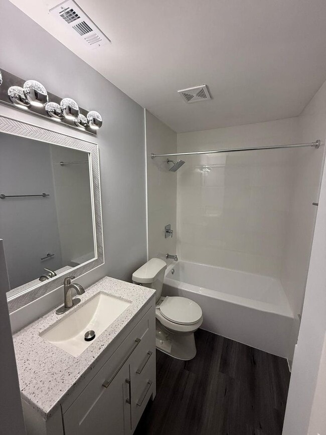 Building Photo - NEW, LOWER PRICE! 3/1 Duplex AVAILABLE NOW!