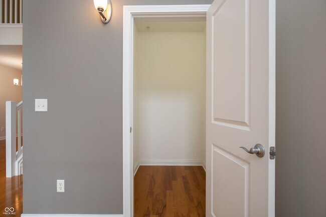 Building Photo - 517 N Park Ave