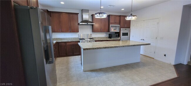 Building Photo - 10465 Saddle Mountain St