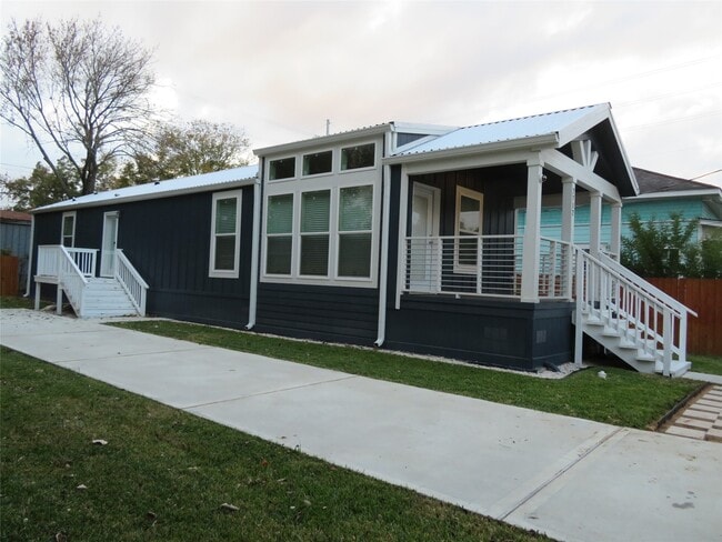 Building Photo - 2712 Bering St