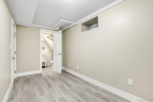 Building Photo - 520 River Ave