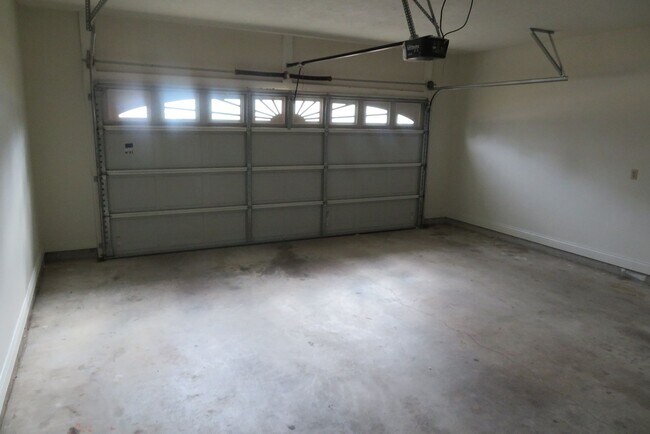 Building Photo - 1030 Gage Dr