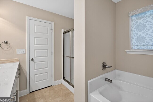 Building Photo - 5845 Garden Cir