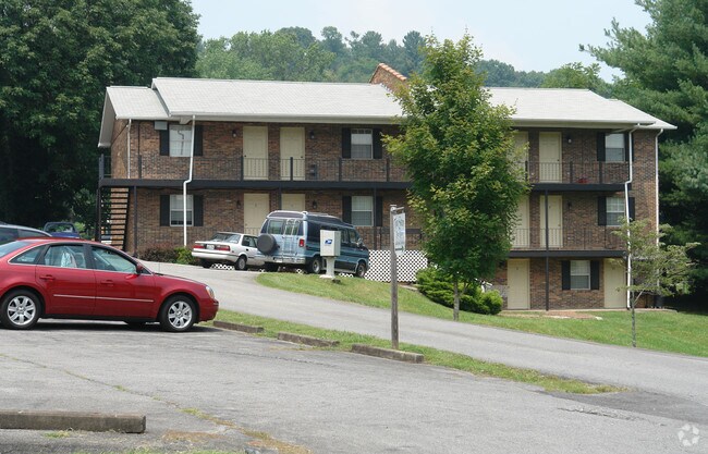 Building Photo - 220 Colonial Heights Rd