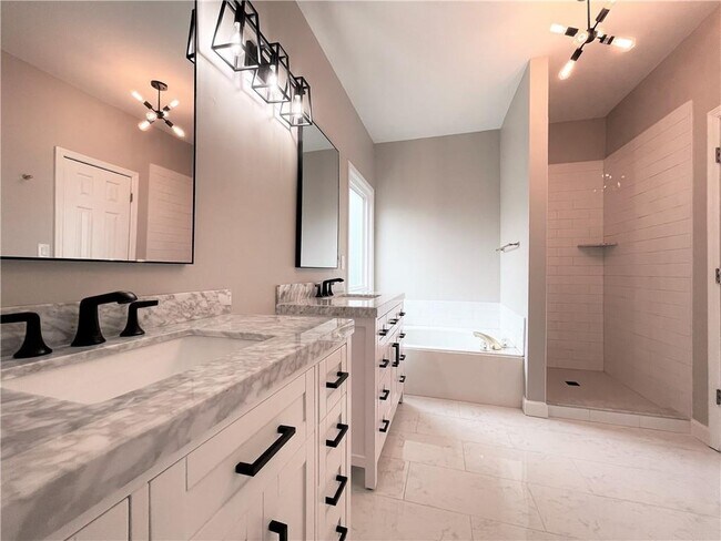Building Photo - 1635 River Oak Dr