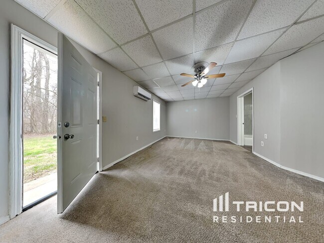 Building Photo - 4194 Riverbank Ct