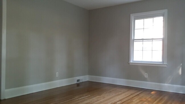 Building Photo - Merry Oaks