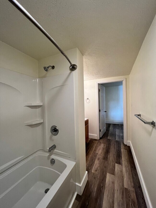 Building Photo - 1408 Fernleaf St