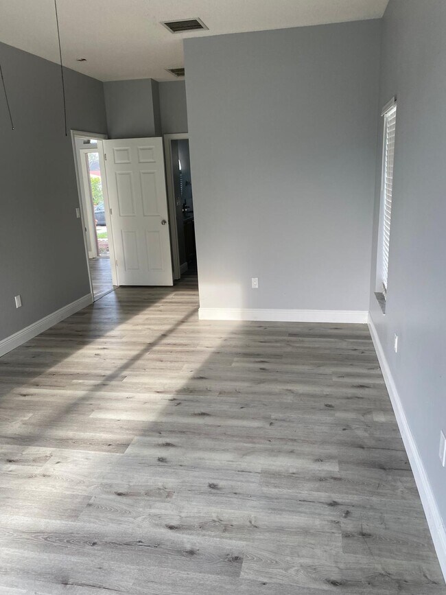 Building Photo - 1341 Flaxwood Ave