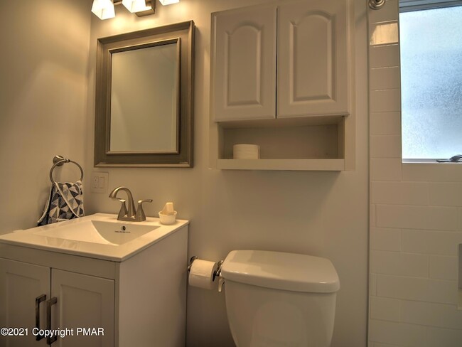 Building Photo - 707 Scott St