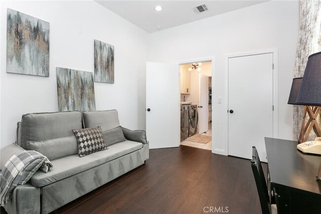 Building Photo - 5825 Fulton Ave