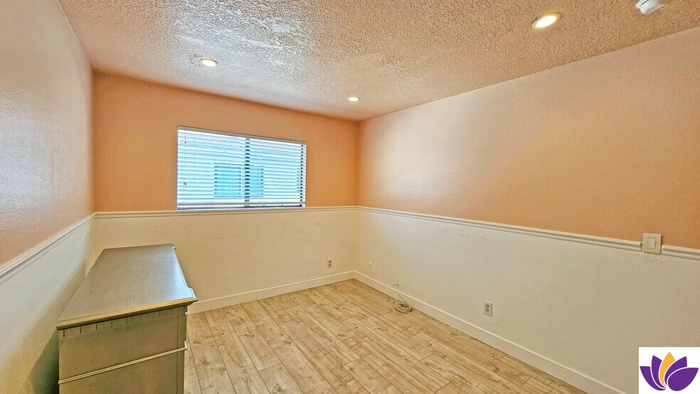 Building Photo - 18130 Oxnard St