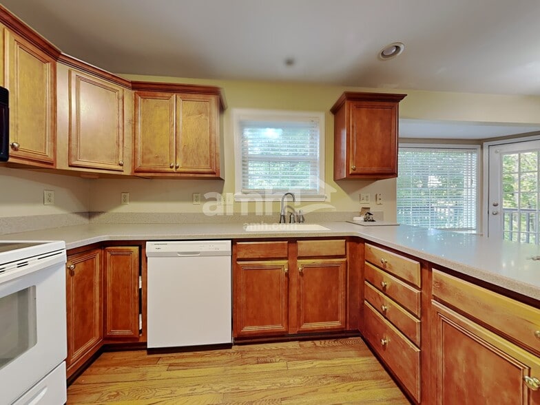 Building Photo - 15 Whispering Woods Ln