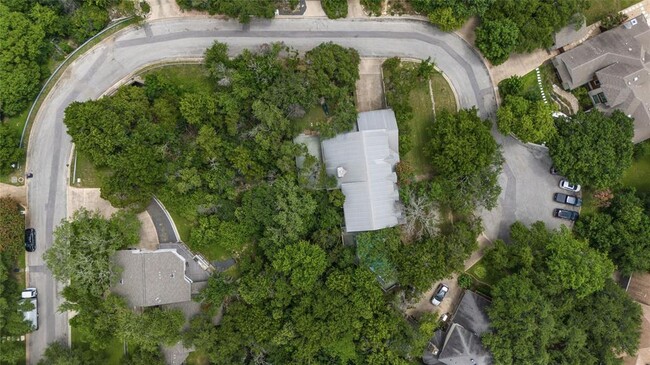 Building Photo - 3605 Silver Hill Cir