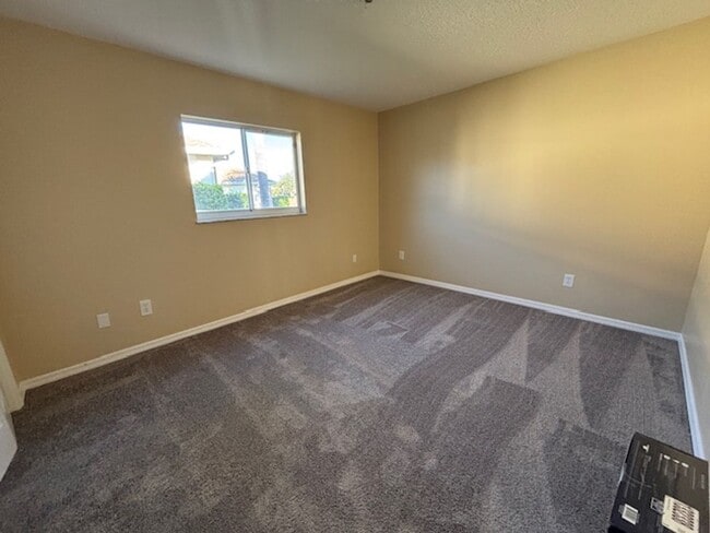 Building Photo - Pool Home in 7-Hills