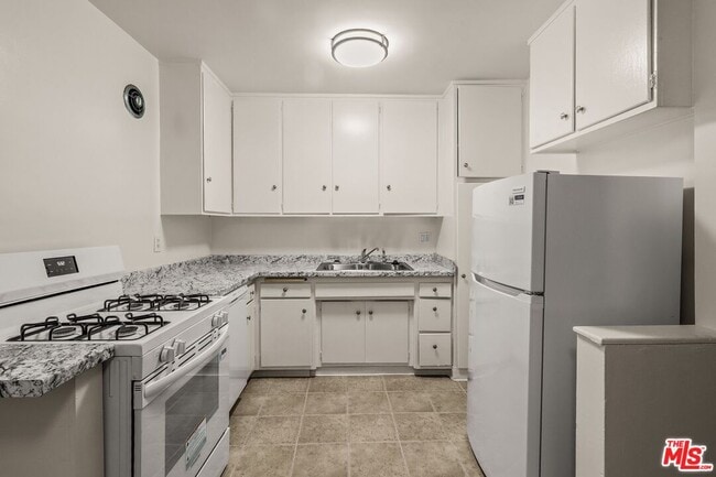 Building Photo - 11660 Chenault St