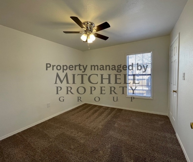 Building Photo - Adorable 1 bedroom 1 bath back house in a cozy neighborhood!