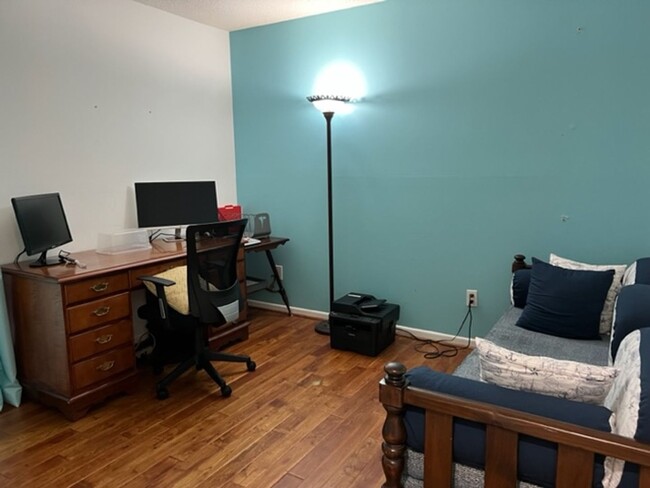 Building Photo - Fully Furnished-Short or Long Term Rental-...