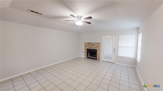 Building Photo - 2402 Lazy Ridge Dr