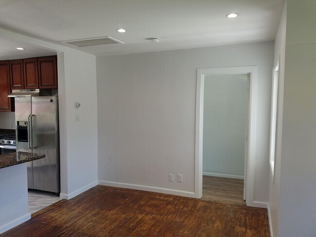 Building Photo - 6000 Lindley Ave