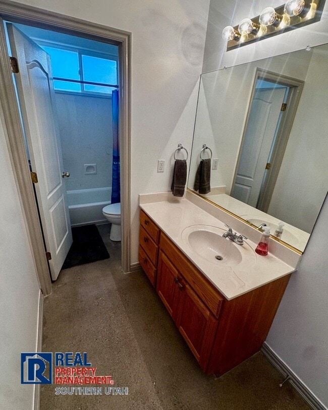 Building Photo - 179 Oasis Dr