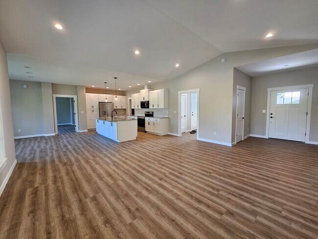 Building Photo - MOVE IN SPECIAL! Newly Built Home in Birch...