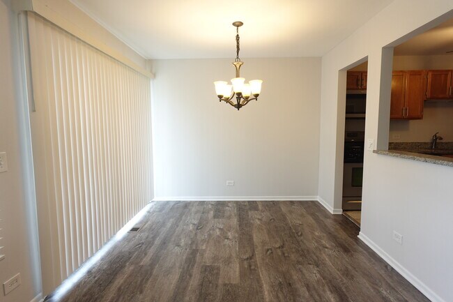 Building Photo - 231 University Ln