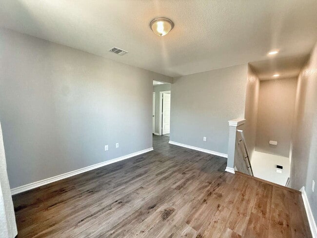 Building Photo - Immaculate Two Story Home in Legend Point ...