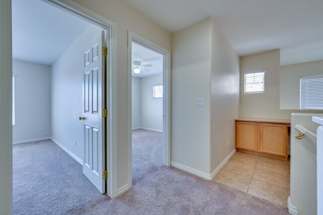 Building Photo - NW 3 bedroom!! Community Pool!! Playground...