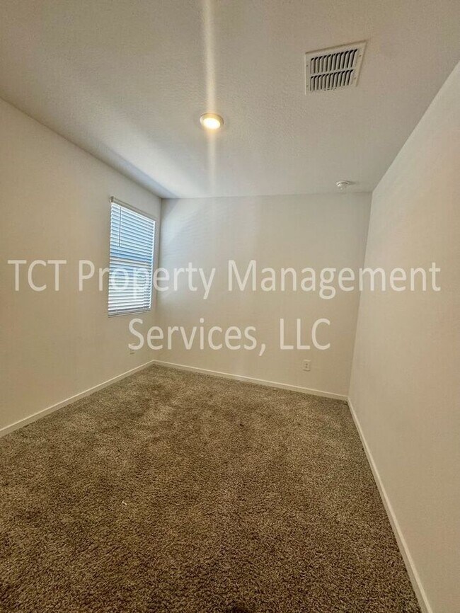 Building Photo - Beautiful Upgraded home in San Tan Groves