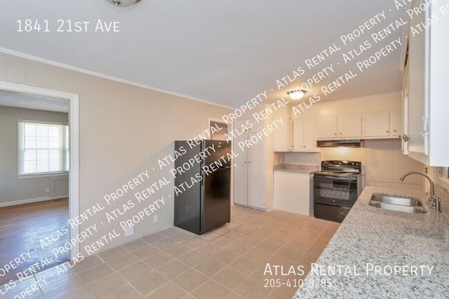 Building Photo - 1841 21st Ave